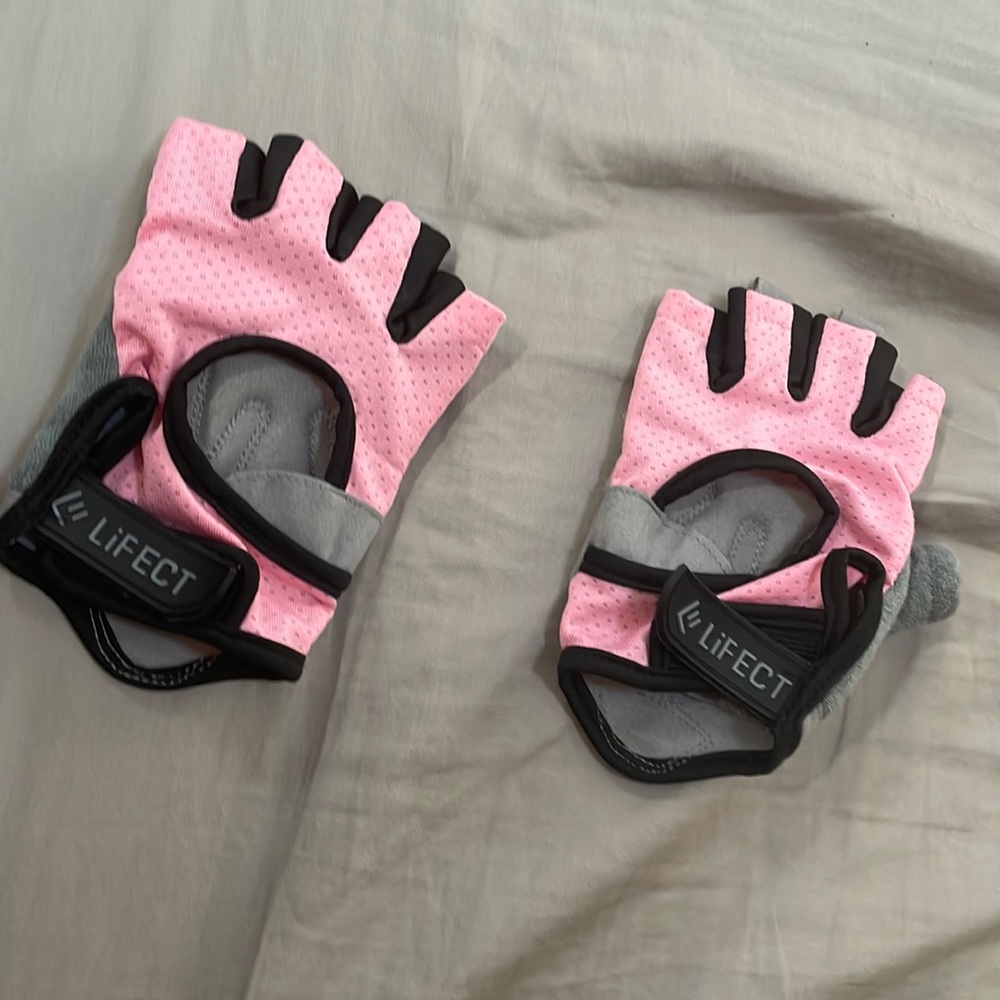 Pink Lifting gloves